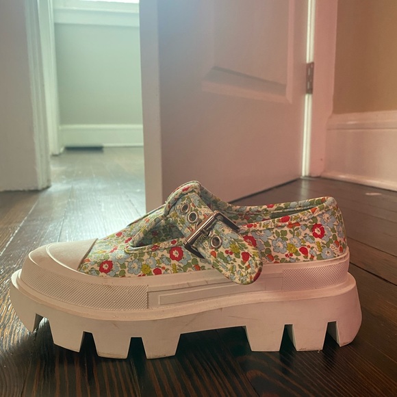 Jeffrey Campbell Enfance
Platform Sneakers - Picture 4 of 5
